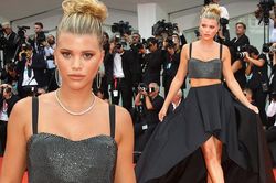 Nàng mẫu 9x Sofia Richie eo thon ngực đầy tại Venice