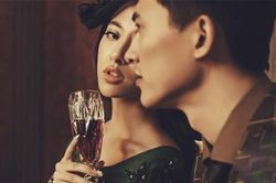 Công thành danh toại về nước, chồng điếng người khi vợ mang 'điều này' ra đón
