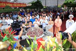 Núi Dũng Quyết kín người về dự Lễ giỗ Vua Quang Trung - Nguyễn Huệ