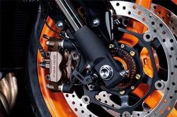 Hệ thống phanh trên xe máy: CBS hay ABS tốt hơn?