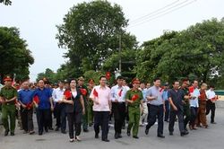 Lễ ra quân thực hiện tháng cao điểm bảo đảm trật tự an toàn giao thông