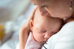 Mẹ chồng mắng tôi vì cháu bà chậm tăng cân