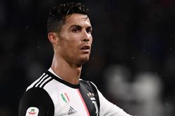 Van Dijk thắng áp đảo Ronaldo về số phiếu bầu