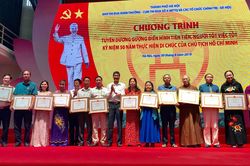 Khen thưởng 50 cá nhân tiêu biểu Cụm thi đua số 04