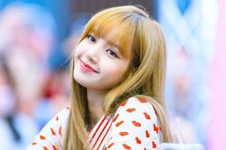 Lisa - cô em út đa tài của Blackpink
