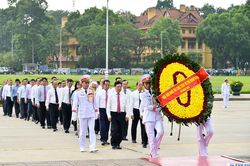 Đoàn Bộ Ngoại giao vào Lăng viếng Chủ tịch Hồ Chí Minh dịp Quốc khánh 2/9