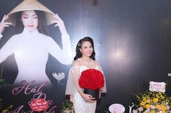 Sao Mai Đinh Trang 'Hát đợi anh về'