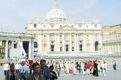 Với người ăn mày ở Thánh đường Vatican