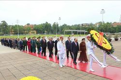 Lãnh đạo Đảng và Nhà nước vào Lăng viếng Chủ tịch Hồ Chí Minh