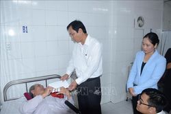 Cháy chợ đầu mối, 6 người bị thương