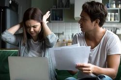 Chăm chỉ + chiều chuộng = chồng chán