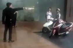 Grand Plaza đang họp để xử lý vụ nhân viên đuổi người trú mưa