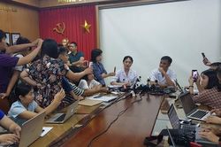 Bệnh viện Bạch Mai thông tin tới báo chí về lo ngại nhiễm độc sau vụ cháy nhà máy phích nước Rạng Đông