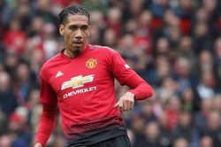 MU mắc sai lầm lớn vì để Smalling ra đi