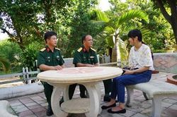 Đại úy Trần Xuân Tiến dũng cảm cứu người