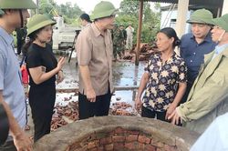 Hỗ trợ các gia đình bị thiệt hại do bão số 4