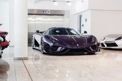 'Soi' siêu xe Koenigsegg Regera với thân vỏ bằng sợi carbon tím