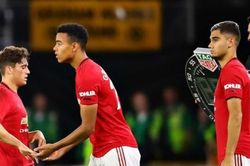 Manchester United cần vượt qua khó khăn