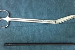 Bé trai bị bút chì dài 15cm đâm thấu bụng lúc ngồi học