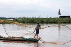 Nặng gánh mưu sinh khi con nước không về