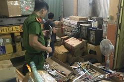 Phát hiện xe container vận chuyển nhiều vũ khí và hàng hóa nhập lậu ở Thừa Thiên - Huế