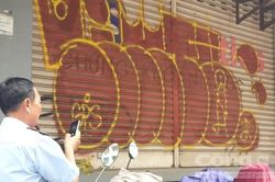 'Nghệ thuật' quái dị lan tràn khắp Sài Gòn
