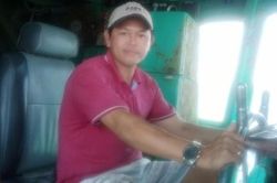 Ngư dân gặp nạn dùng quần đi mưa làm phao, bơi trên biển 9 giờ liền
