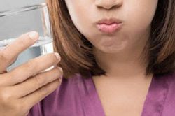 Sai lầm trầm trọng nếu dùng nước súc họng có chứa i ốt mà không hỏi bác sĩ