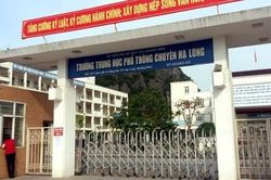 Nữ sinh lớp 11 bị đối tượng mắc bệnh trầm cảm rạch mặt trong nhà vệ sinh