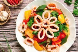 Mực xào ngon như này, đảm bảo mâm cơm hết veo