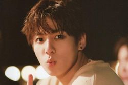 BTS chính thức bật chế độ dìm hàng nhân sinh nhật 'út vàng' Jungkook!