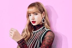 Lisa Blackpink 'ghi điểm' với người hâm mộ khi tham dự sự kiện tại Thái Lan