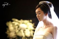 Bi kịch 'cưới 1 tháng mới động phòng' và vết trượt dài của vợ