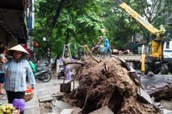 Hà Nội: Nhiều tuyến đường ngập úng cục bộ sau mưa lớn