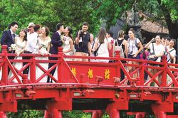 Cây cầu đón linh khí Hồ Gươm
