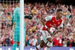 Arsenal quật cường giật lại một điểm từ tay Tottenham