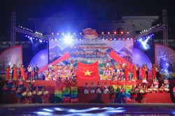 Chương trình nghệ thuật 'Sáng mãi tên người Hồ Chí Minh'