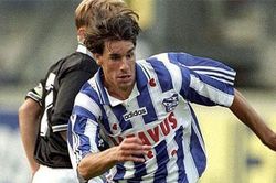 Đội bóng vừa chiêu mộ Đoàn Văn Hậu từng sở hữu Van Nistelrooy