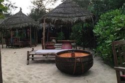 Bàng hoàng phát hiện người yêu cặp với quý bà lớn tuổi