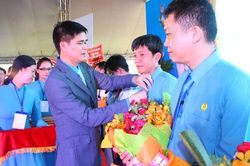 Cán bộ Công đoàn chăm lo tốt cho người lao động