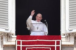 Giáo hoàng Francis giải thích việc kẹt thang máy, đến muộn thánh lễ