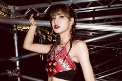 Trào lưu mặc áo làm từ khăn lụa gợi cảm như mỹ nhân BlackPink