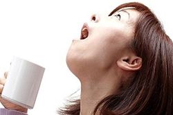 Sai lầm trầm trọng nếu dùng nước súc họng chứa i ốt không hỏi bác sĩ