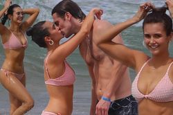 Mỹ nhân 'Nhật ký ma cà rồng' o ép vòng một với bikini, hôn đắm đuối bạn trai
