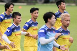 Công Phượng tập buổi đầu, thầy Park hớn hở đón bạn cũ