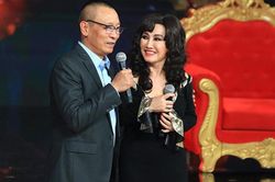 Nhà báo Lại Văn Sâm vỡ òa vui sướng vì gặp gỡ thần tượng Thanh Lan