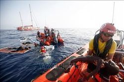 Italy bắt giữ tàu cứu hộ của Đức