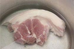 Muốn khử mùi hôi của thịt lợn bạn chỉ cần thêm thứ này vào khi nấu