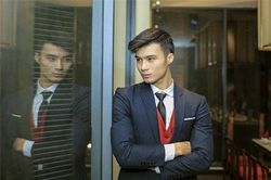 Body 6 múi căng đét của Huỳnh Tấn Phát bị tố quan hệ bất chính