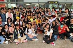 Fan vây kín sân bay Đà Nẵng, cuồng nhiệt chào đón sự xuất hiện của bộ đôi K-ICM & Jack